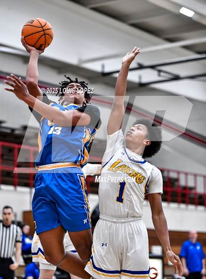 Thumbnail 1 in Charter Oak vs. Bishop Amat photogallery.