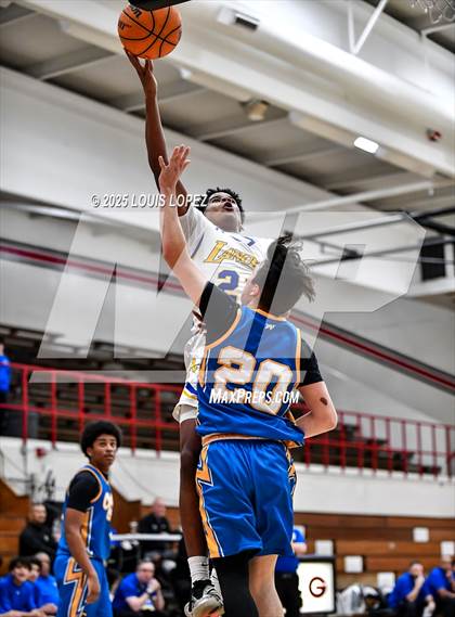 Thumbnail 2 in Charter Oak vs. Bishop Amat photogallery.