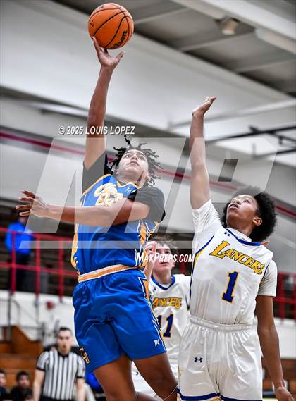 Thumbnail 2 in Charter Oak vs. Bishop Amat photogallery.