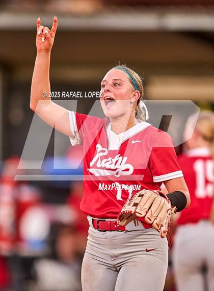 Thumbnail 2 in Clear Springs vs. Katy (UIL 6A D1 Softball Regional Semi-Final) photogallery.