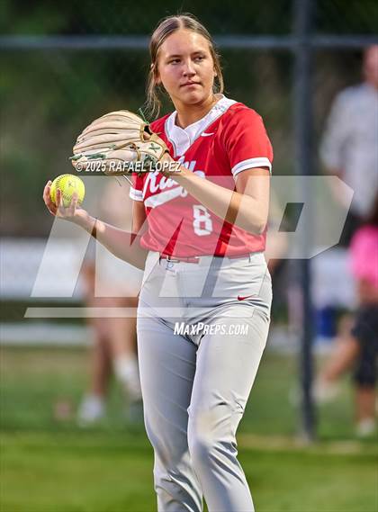 Thumbnail 3 in Clear Springs vs. Katy (UIL 6A D1 Softball Regional Semi-Final) photogallery.