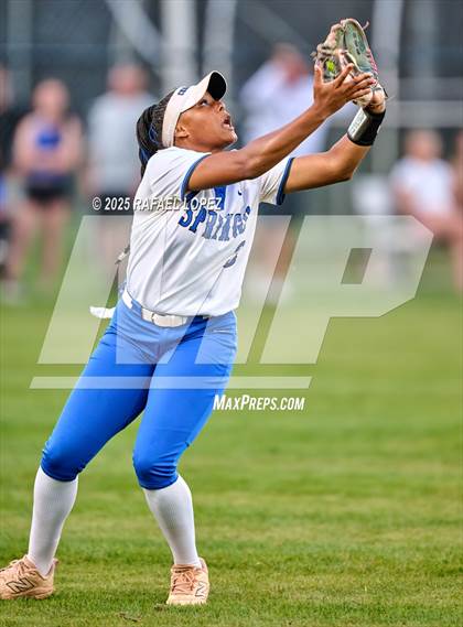 Thumbnail 2 in Clear Springs vs. Katy (UIL 6A D1 Softball Regional Semi-Final) photogallery.