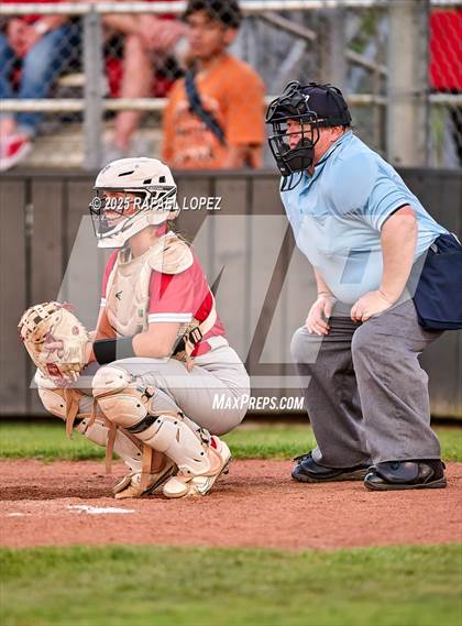 Thumbnail 2 in Clear Springs vs. Katy (UIL 6A D1 Softball Regional Semi-Final) photogallery.