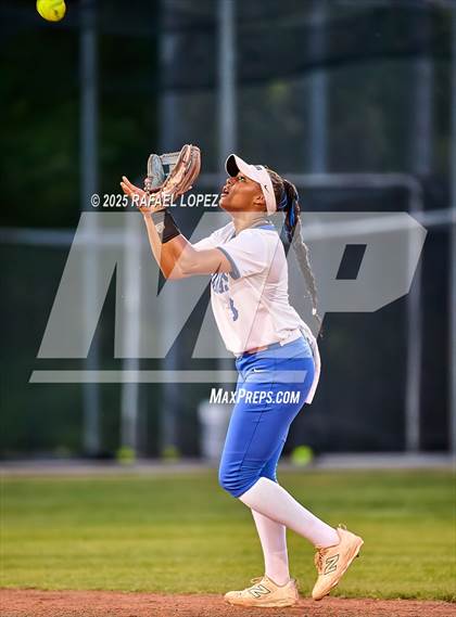 Thumbnail 3 in Clear Springs vs. Katy (UIL 6A D1 Softball Regional Semi-Final) photogallery.