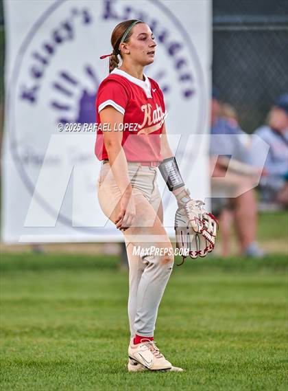 Thumbnail 2 in Clear Springs vs. Katy (UIL 6A D1 Softball Regional Semi-Final) photogallery.