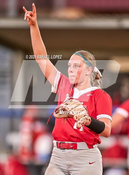 Thumbnail 3 in Clear Springs vs. Katy (UIL 6A D1 Softball Regional Semi-Final) photogallery.