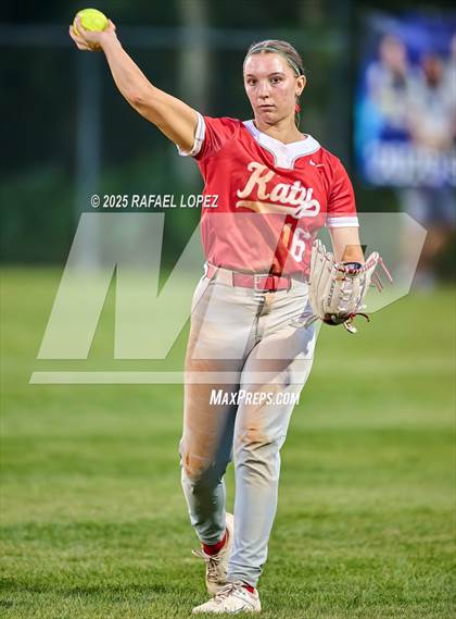 Thumbnail 2 in Clear Springs vs. Katy (UIL 6A D1 Softball Regional Semi-Final) photogallery.