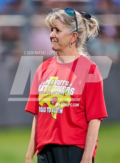Thumbnail 3 in Clear Springs vs. Katy (UIL 6A D1 Softball Regional Semi-Final) photogallery.