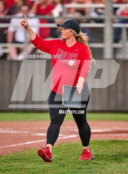 Thumbnail 2 in Clear Springs vs. Katy (UIL 6A D1 Softball Regional Semi-Final) photogallery.