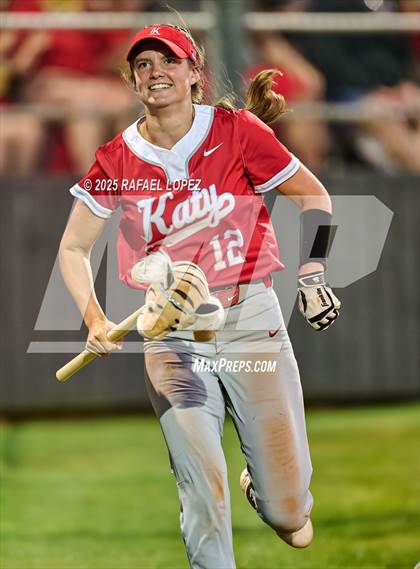 Thumbnail 3 in Clear Springs vs. Katy (UIL 6A D1 Softball Regional Semi-Final) photogallery.