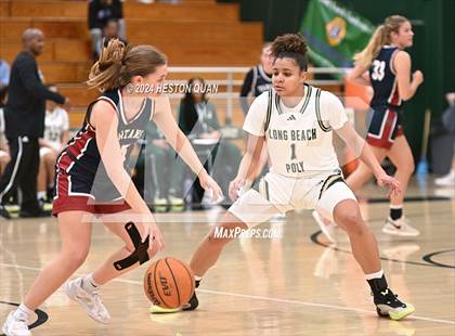 Thumbnail 2 in Long Beach Poly vs. St. Margaret's (VP/Brea Winter Classic) photogallery.