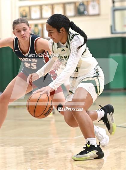 Thumbnail 2 in Long Beach Poly vs. St. Margaret's (VP/Brea Winter Classic) photogallery.