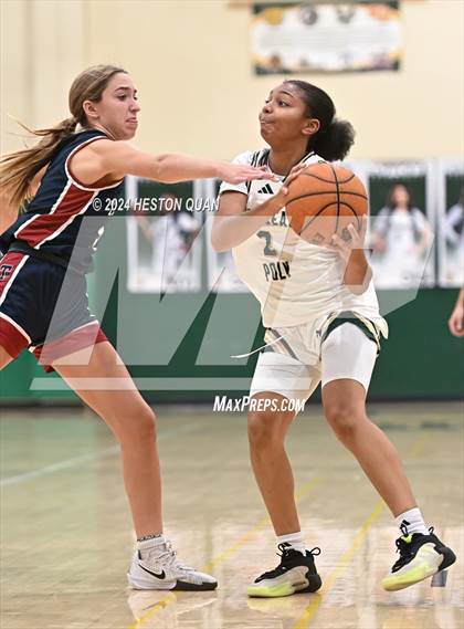 Thumbnail 2 in Long Beach Poly vs. St. Margaret's (VP/Brea Winter Classic) photogallery.
