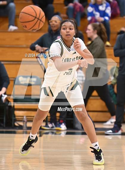 Thumbnail 2 in Long Beach Poly vs. St. Margaret's (VP/Brea Winter Classic) photogallery.