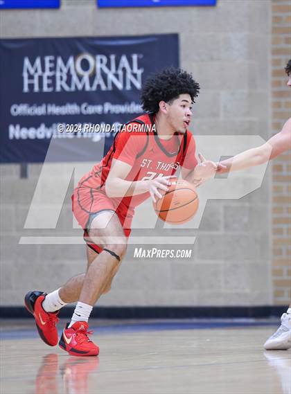 Thumbnail 2 in Friendswood vs. St. Thomas Catholic photogallery.