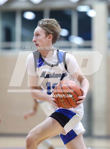 Thumbnail 1 in Friendswood vs. St. Thomas Catholic photogallery.