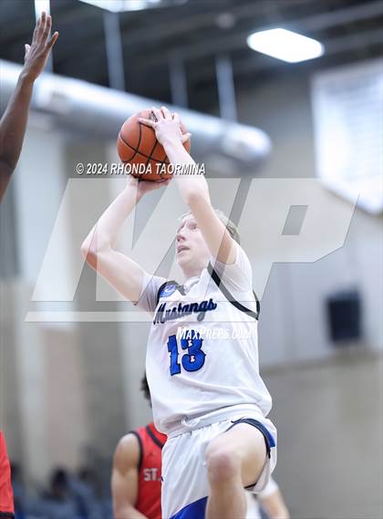 Thumbnail 2 in Friendswood vs. St. Thomas Catholic photogallery.