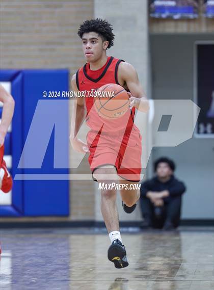 Thumbnail 3 in Friendswood vs. St. Thomas Catholic photogallery.