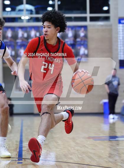 Thumbnail 2 in Friendswood vs. St. Thomas Catholic photogallery.