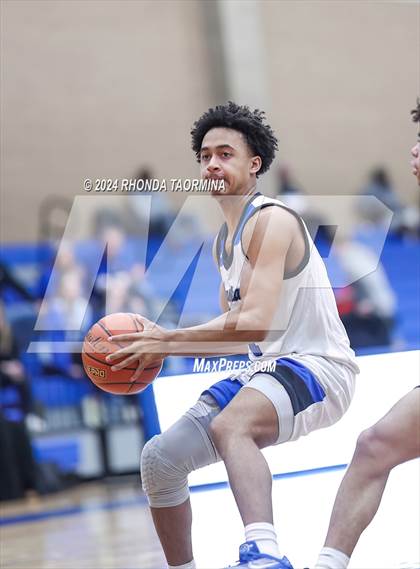 Thumbnail 3 in Friendswood vs. St. Thomas Catholic photogallery.