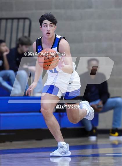Thumbnail 2 in Friendswood vs. St. Thomas Catholic photogallery.