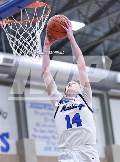 Thumbnail 2 in Friendswood vs. St. Thomas Catholic photogallery.