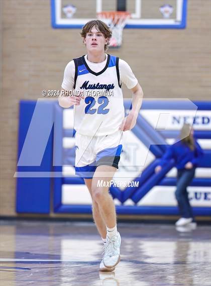 Thumbnail 2 in Friendswood vs. St. Thomas Catholic photogallery.