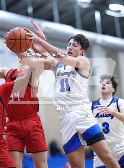 Thumbnail 2 in Friendswood vs. St. Thomas Catholic photogallery.