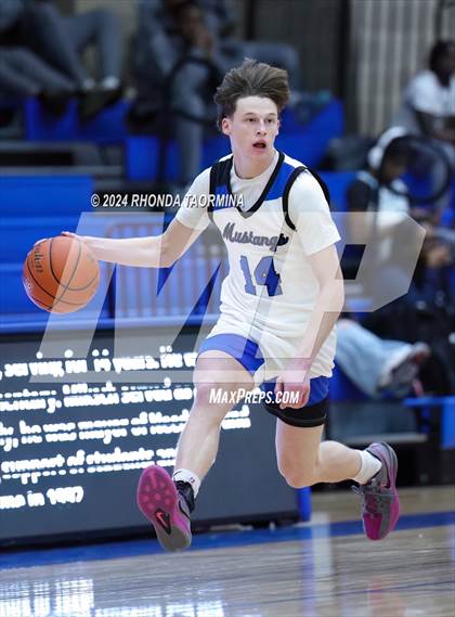 Thumbnail 3 in Friendswood vs. St. Thomas Catholic photogallery.
