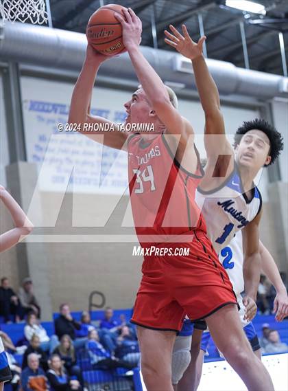 Thumbnail 2 in Friendswood vs. St. Thomas Catholic photogallery.