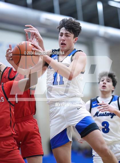 Thumbnail 3 in Friendswood vs. St. Thomas Catholic photogallery.