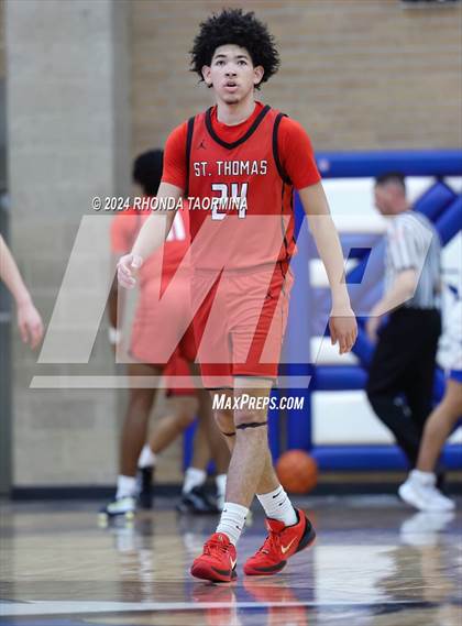 Thumbnail 1 in Friendswood vs. St. Thomas Catholic photogallery.
