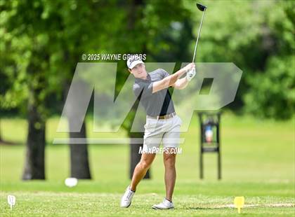 Thumbnail 3 in UIL 4A Region II Regional Golf Championship photogallery.