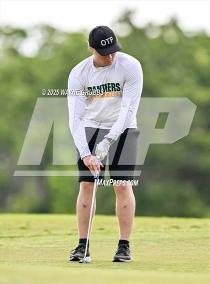Thumbnail 2 in UIL 4A Region II Regional Golf Championship photogallery.