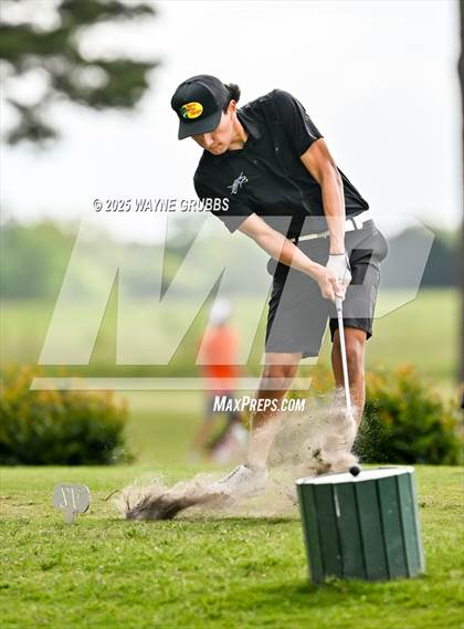 Thumbnail 2 in UIL 4A Region II Regional Golf Championship photogallery.