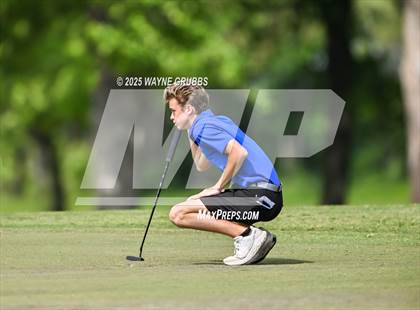 Thumbnail 3 in UIL 4A Region II Regional Golf Championship photogallery.