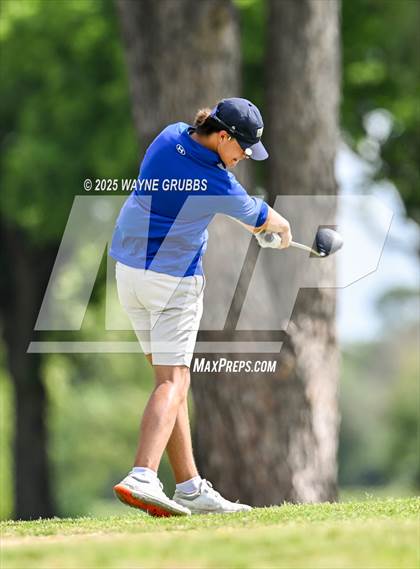 Thumbnail 3 in UIL 4A Region II Regional Golf Championship photogallery.