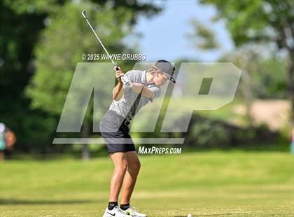 Thumbnail 3 in UIL 4A Region II Regional Golf Championship photogallery.