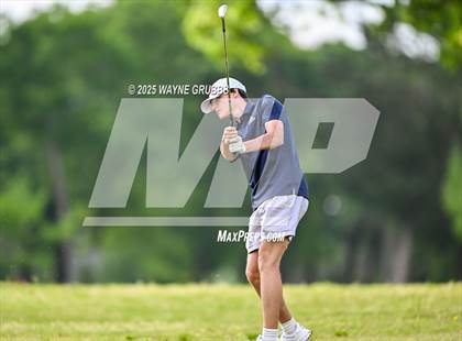 Thumbnail 2 in UIL 4A Region II Regional Golf Championship photogallery.
