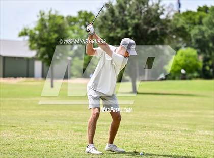 Thumbnail 1 in UIL 4A Region II Regional Golf Championship photogallery.