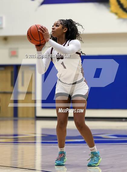 Thumbnail 3 in Tyler Legacy vs. Wylie (UIL 6A D1 Bi-District Playoff) photogallery.