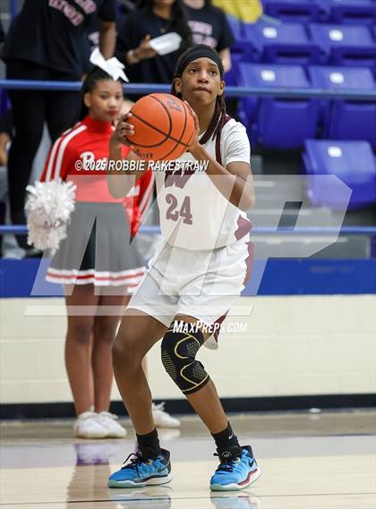Thumbnail 2 in Tyler Legacy vs. Wylie (UIL 6A D1 Bi-District Playoff) photogallery.