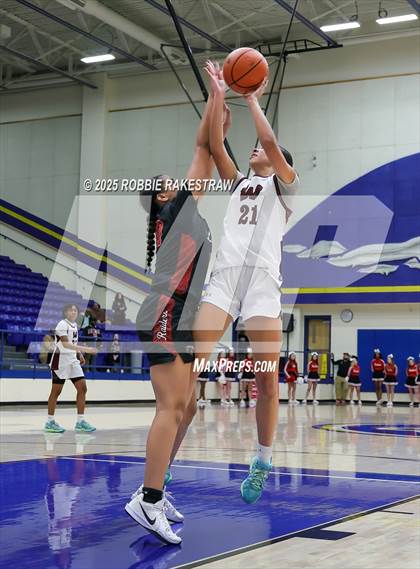 Thumbnail 2 in Tyler Legacy vs. Wylie (UIL 6A D1 Bi-District Playoff) photogallery.