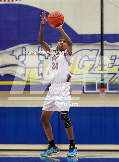 Thumbnail 2 in Tyler Legacy vs. Wylie (UIL 6A D1 Bi-District Playoff) photogallery.