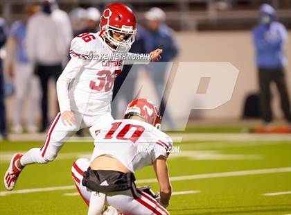 Thumbnail 2 in China Spring vs Carthage (UIL 4A Quarterfinal) photogallery.