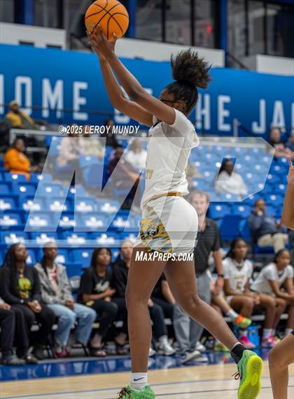 Thumbnail 3 in Evans vs. Academy of Richmond County photogallery.