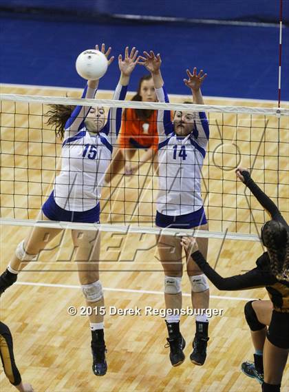 Thumbnail 1 in Arapahoe vs Legend (CHSAA 5A Pool Play) photogallery.