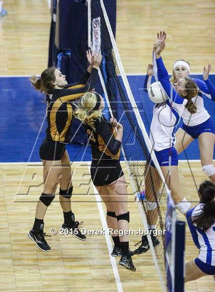 Thumbnail 2 in Arapahoe vs Legend (CHSAA 5A Pool Play) photogallery.