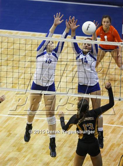 Thumbnail 3 in Arapahoe vs Legend (CHSAA 5A Pool Play) photogallery.