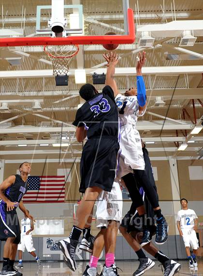 Thumbnail 1 in De La Salle vs. Miller Grove (MaxPreps Holiday Classic) photogallery.
